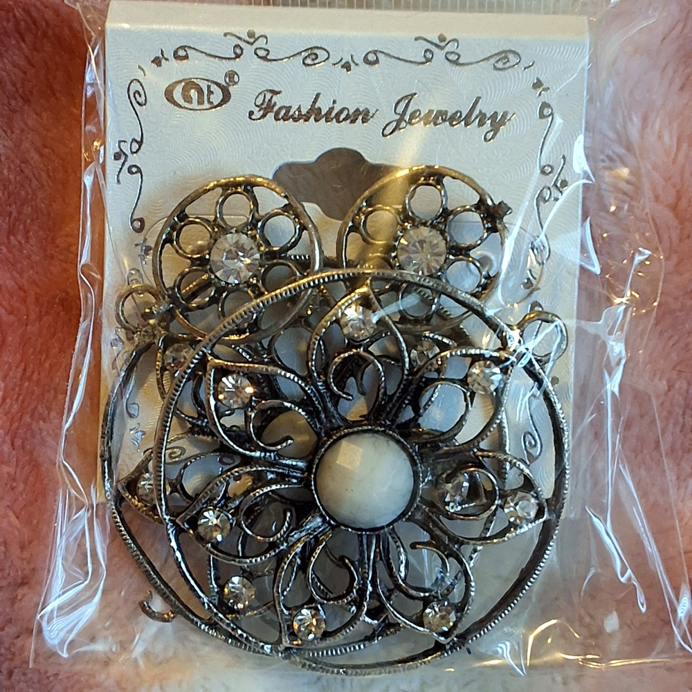 NWT FASHION JEWELRY EARRINGS